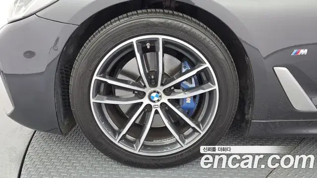BMW 5 Series 2020 — Şəkil 28/33