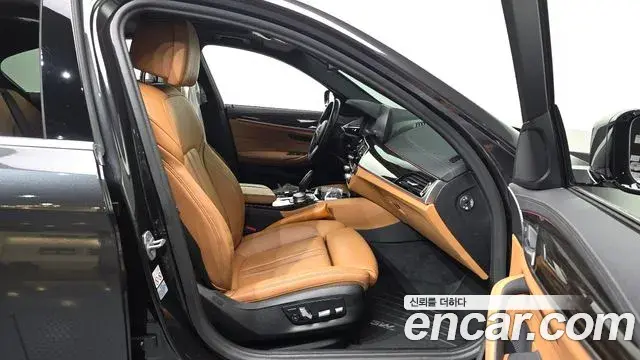 BMW 5 Series 2020 — Şəkil 11/33