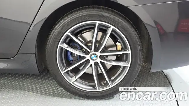 BMW 5 Series 2020 — Şəkil 29/33