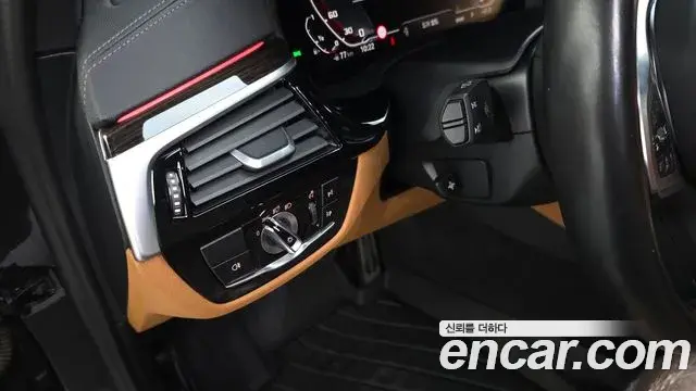 BMW 5 Series 2020 — Şəkil 10/33