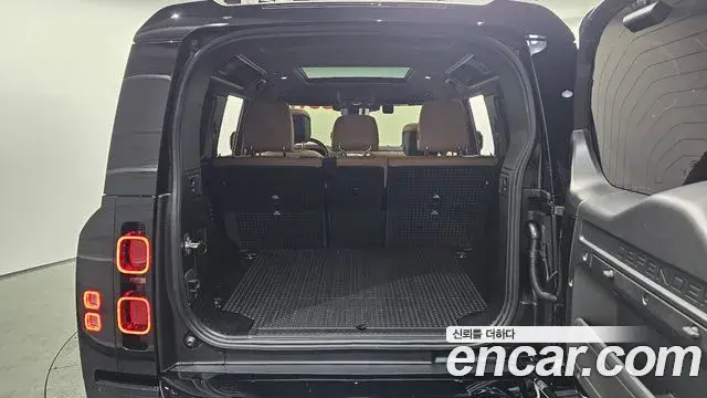 Land Rover Defender 2025 — ფოტო 2/20