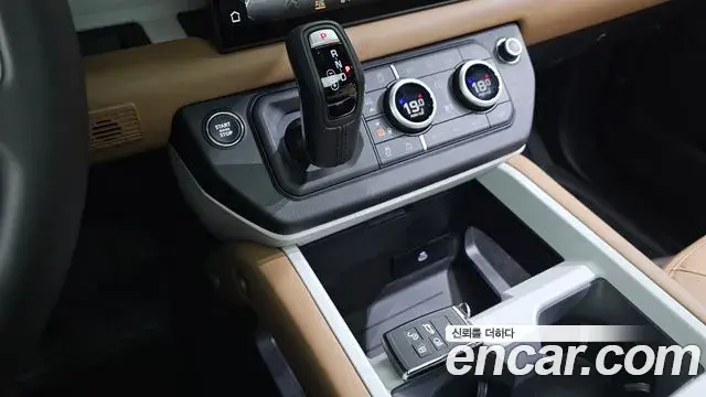 Land Rover Defender 2025 — ფოტო 15/20