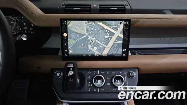 Land Rover Defender 2025 — ფოტო 18/20