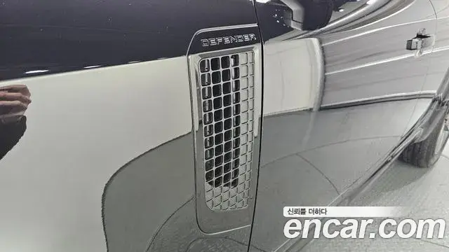 Land Rover Defender 2025 — ფოტო 13/20