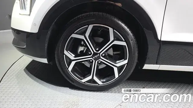 Kia Niro 2024 — ფოტო 13/35