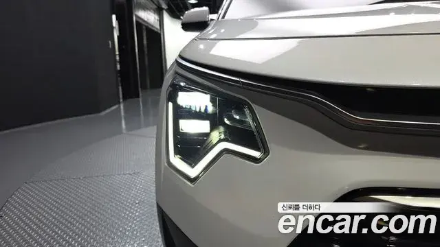 Kia Niro 2024 — ფოტო 1/35
