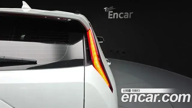 Kia Niro 2024 — ფოტო 8/35
