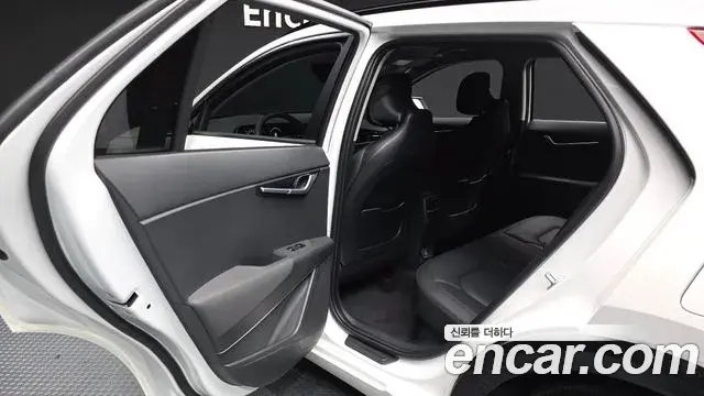Kia Niro 2024 — ფოტო 18/35