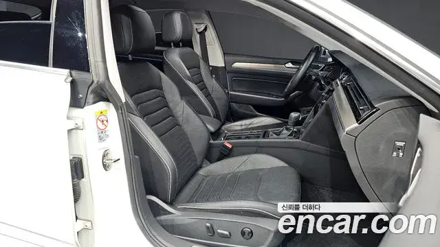 Volkswagen Arteon 2020 — ფოტო 30/33