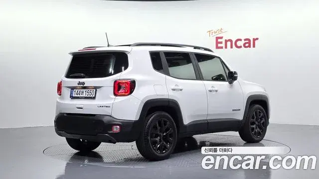 Jeep Renegade 2023 — Photo 19/33