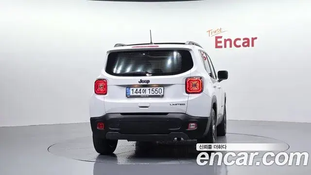 Jeep Renegade 2023 — Photo 14/33