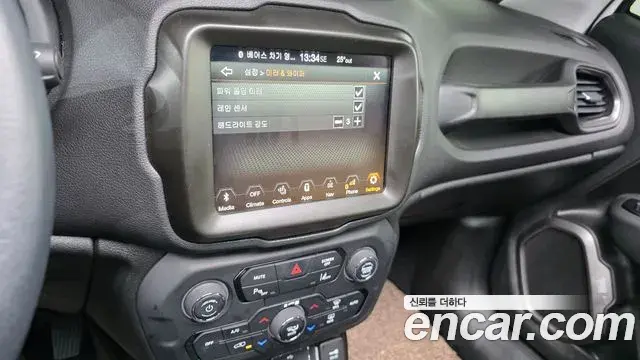 Jeep Renegade 2023 — Photo 31/33