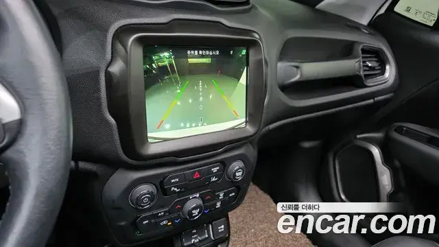 Jeep Renegade 2023 — Photo 10/33