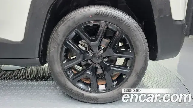 Jeep Renegade 2023 — Photo 22/33