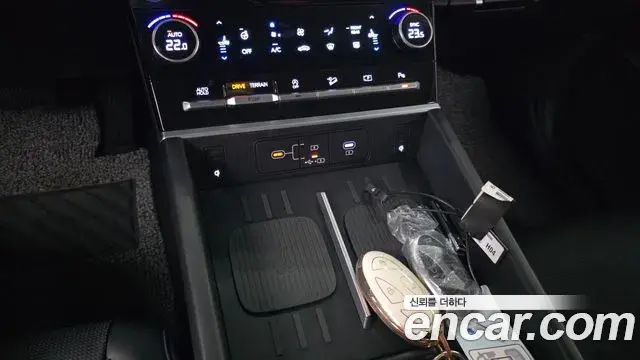 Hyundai Santa Fe 2024 — Photo 7/33