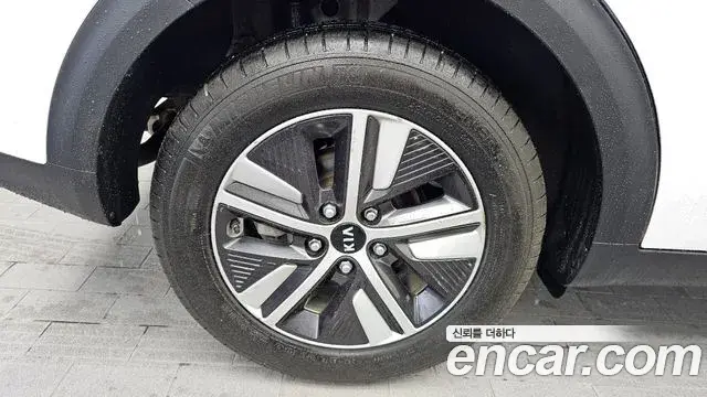 Kia Niro 2020 — Şəkil 19/20