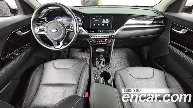 Kia Niro 2020 — Şəkil 8/20