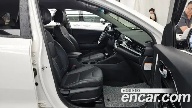 Kia Niro 2020 — Şəkil 12/20