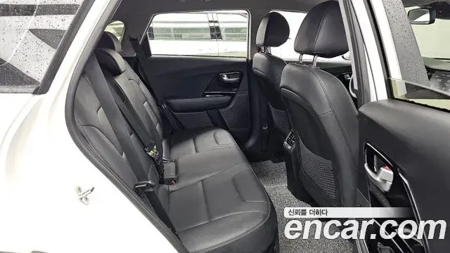 Kia Niro 2020 — Şəkil 16/20