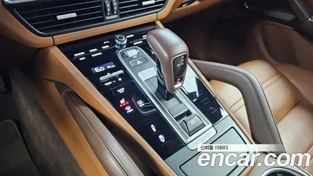 Porsche Cayenne 2019 — Şəkil 17/32
