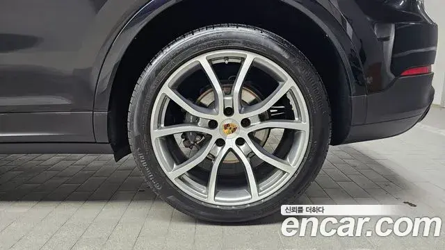 Porsche Cayenne 2019 — Şəkil 27/32