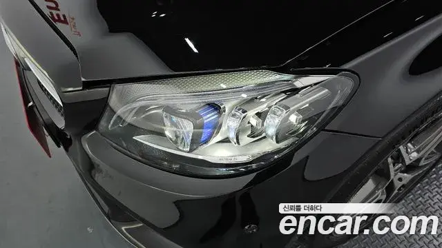 Mercedes-Benz C-Class 2020 — ფოტო 10/28