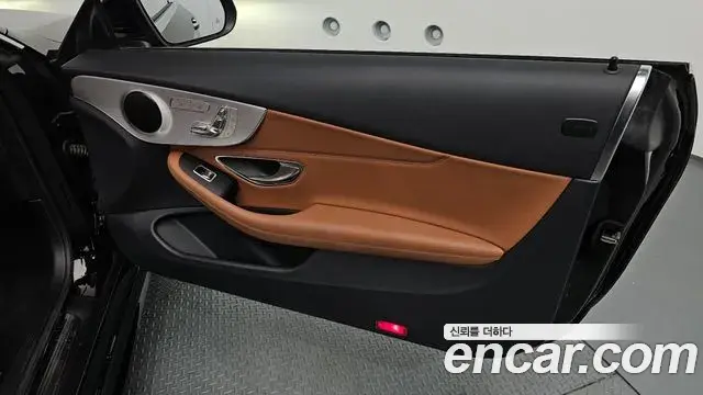 Mercedes-Benz C-Class 2020 — ფოტო 8/28