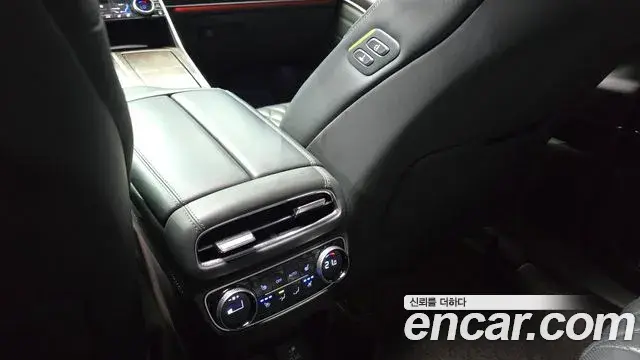 Genesis GV80 2020 — ფოტო 25/32