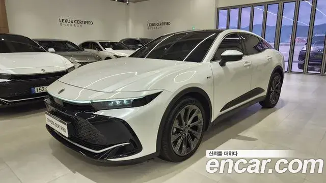 Toyota Crown Crossover 2024 — Photo 2/17