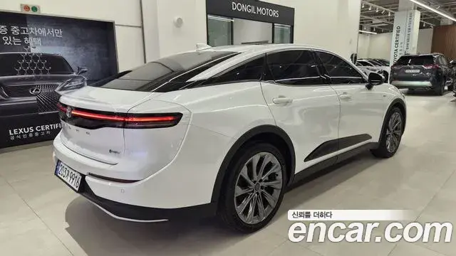 Toyota Crown Crossover 2024 — Photo 11/17