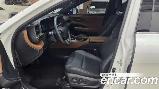 Toyota Crown Crossover 2024 — Photo 13/17