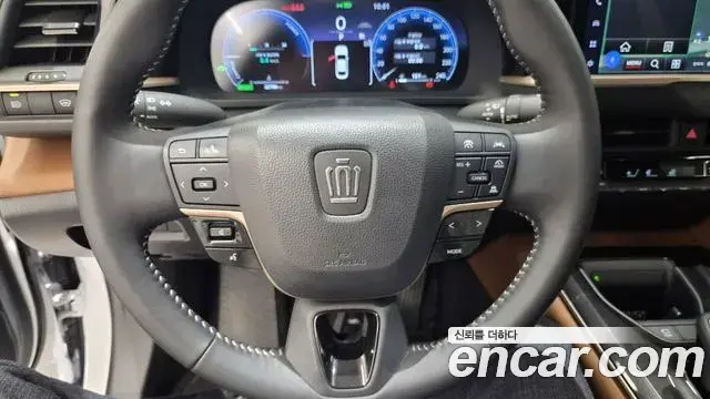 Toyota Crown Crossover 2024 — Photo 10/17