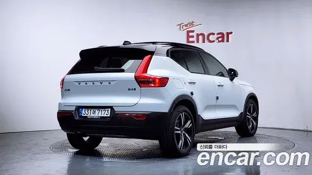 Volvo XC40 2020 — Photo 11/32