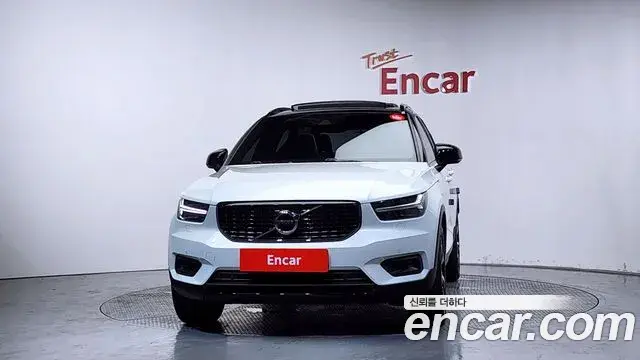 Volvo XC40 2020 — Photo 5/32