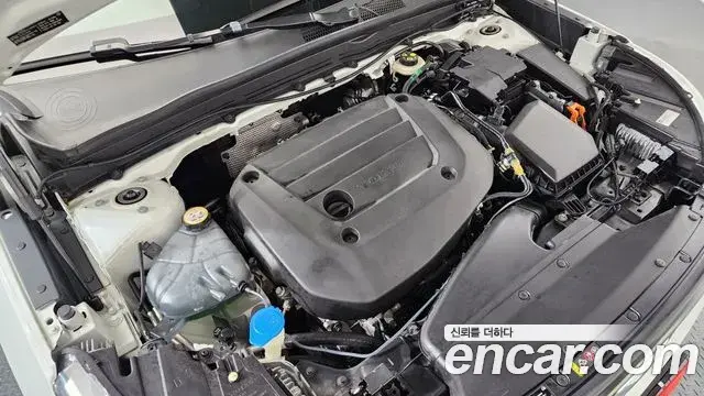 Volvo XC40 2020 — Photo 21/32