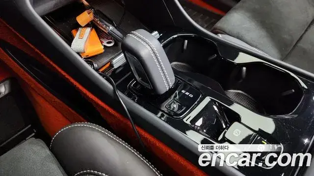Volvo XC40 2020 — Photo 23/32