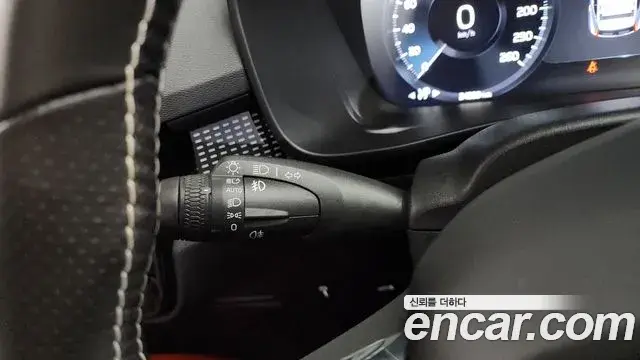 Volvo XC40 2020 — Photo 19/32