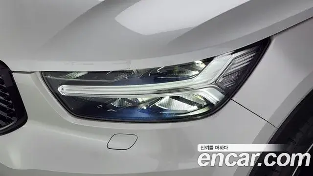 Volvo XC40 2020 — Photo 8/32