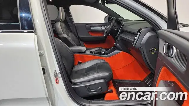 Volvo XC40 2020 — Photo 12/32