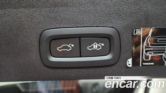 Volvo XC40 2020 — Photo 4/32