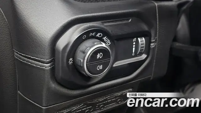 Jeep Wrangler 2024 — Photo 17/31