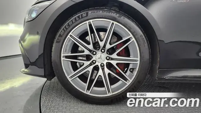 Mercedes-Benz AMG GT 2023 — Şəkil 9/33