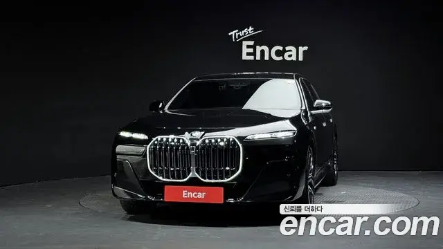 BMW 7 Series 2023 — ფოტო 3/20
