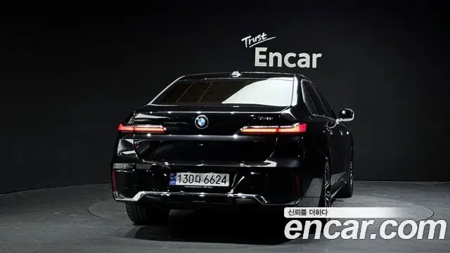 BMW 7 Series 2023 — ფოტო 19/20