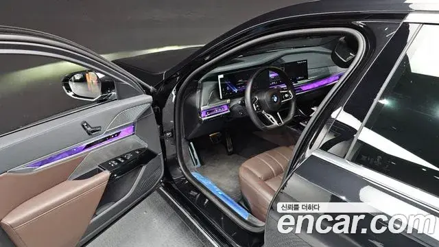 BMW 7 Series 2023 — ფოტო 14/20