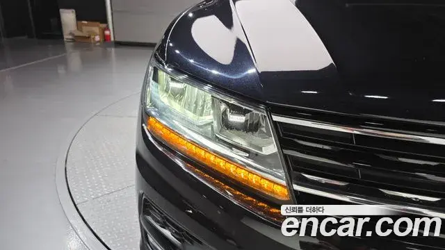 Volkswagen Tiguan 2020 — ფოტო 24/30