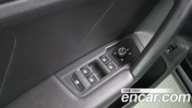 Volkswagen Tiguan 2020 — ფოტო 8/30