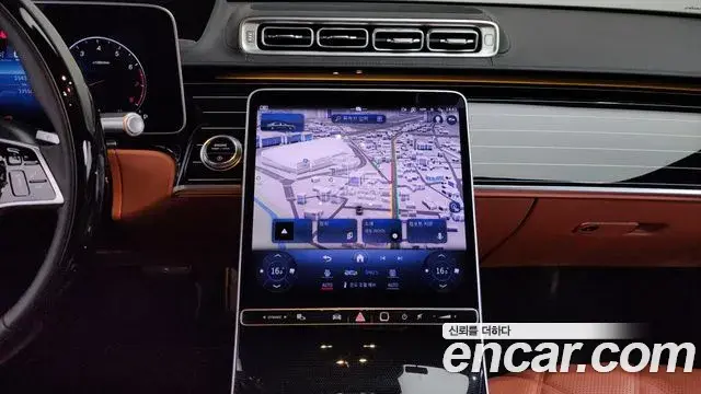 Mercedes-Benz S-Class 2023 — Photo 6/20