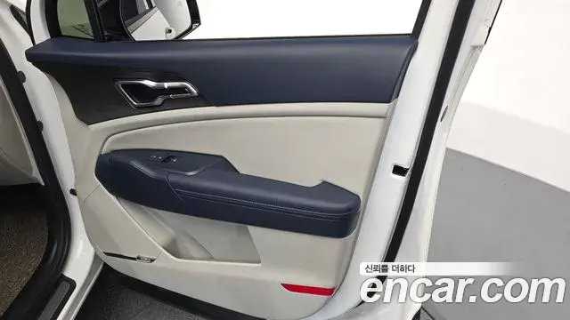 Kia Sportage 2025 — Şəkil 28/32