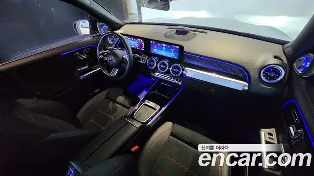 Mercedes-Benz GLB-Class 2025 — Фото 13/18